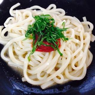 梅肉とごまだれの冷やしうどん